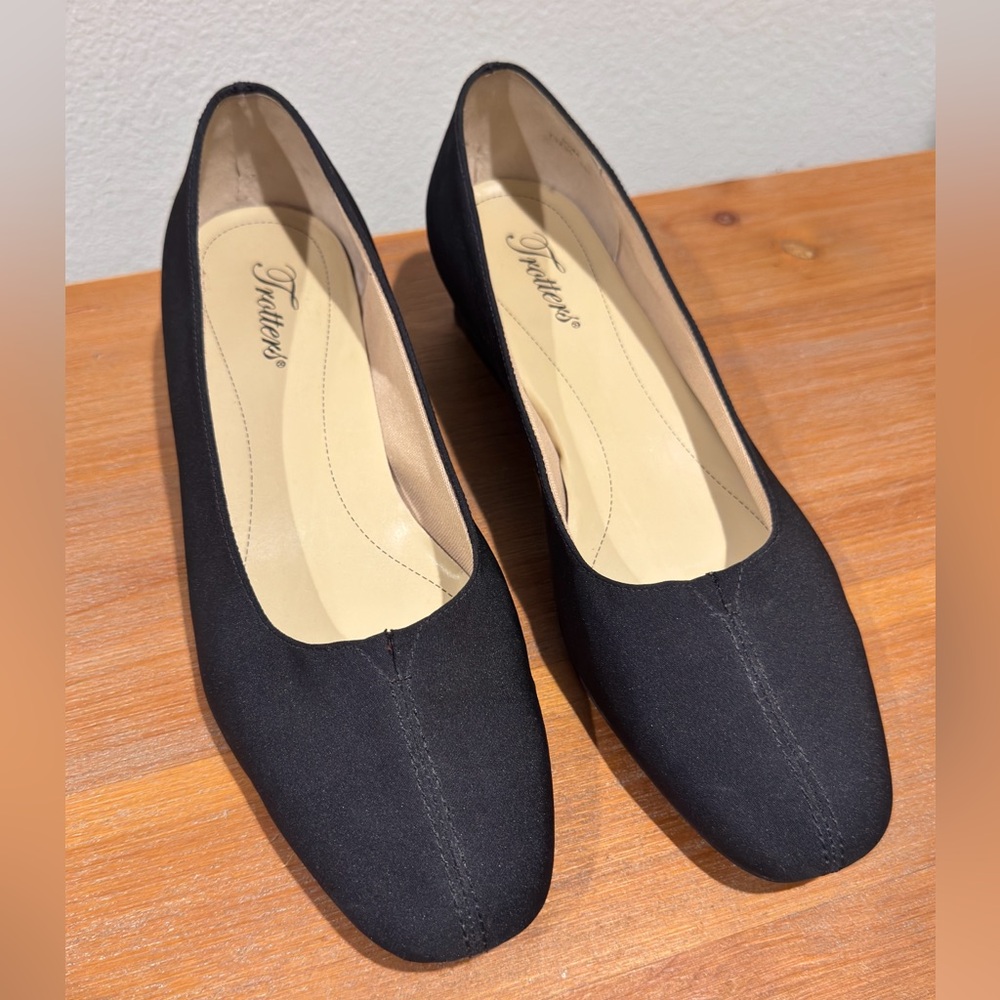 Trotters Women’s 9.5 Doris Micro Low Heels